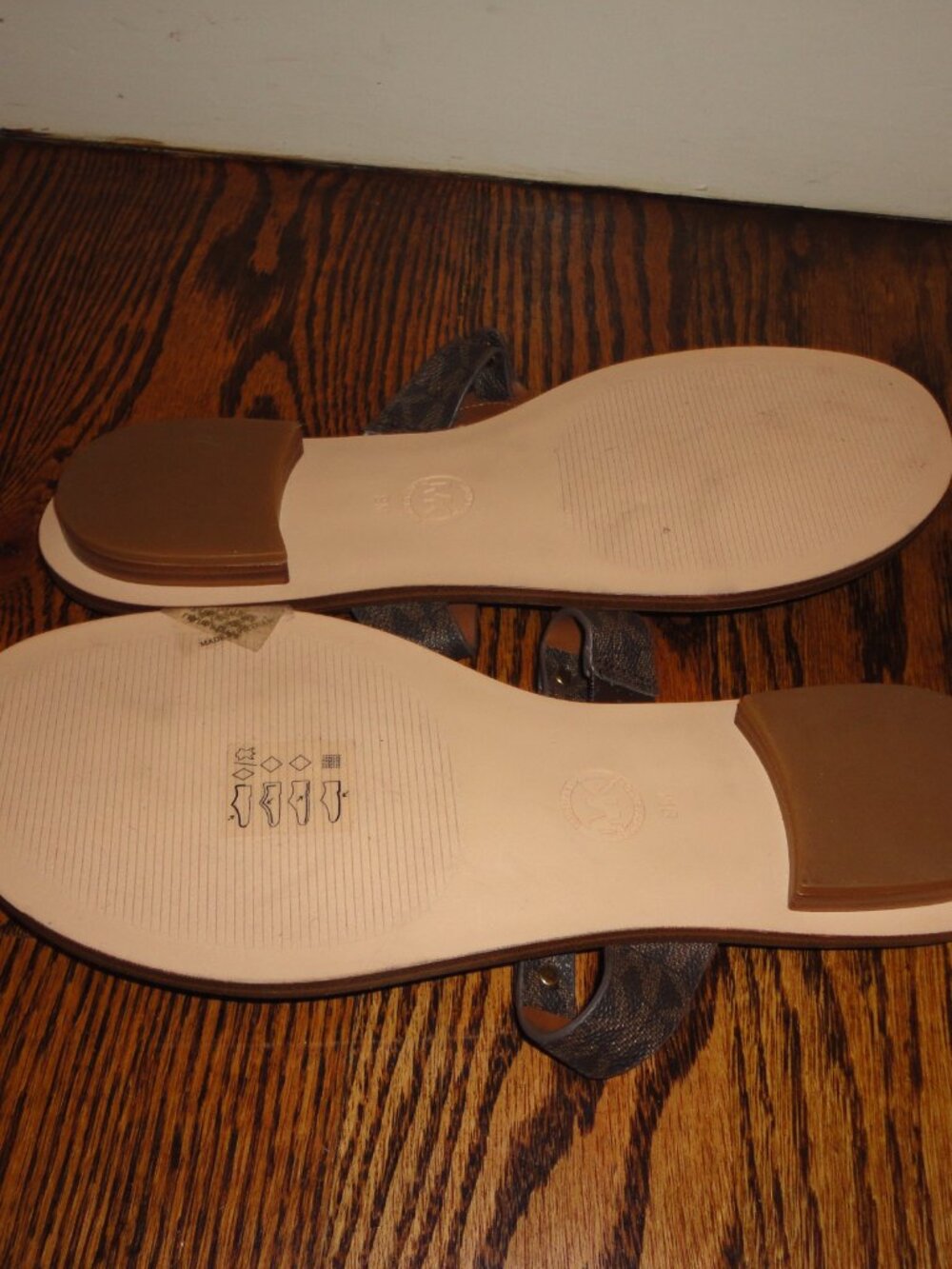 MICHAEL KORS Women's Brown Leather Logo Flip Flop Sandals Size 9 - Picture 8 of 8